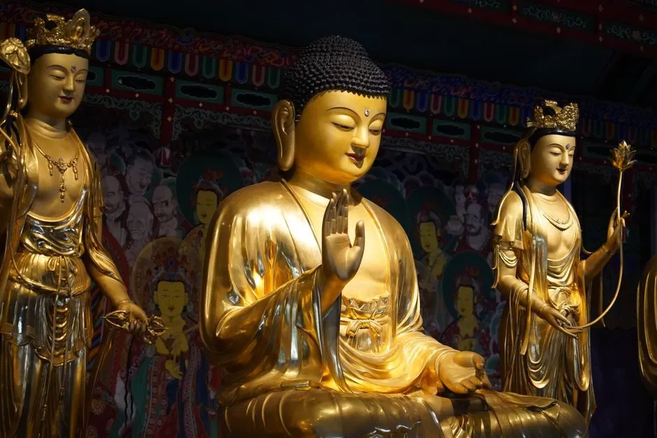 Bộ hình Tây Phương Tam Thánh gồm Phật A Di Đà và hai Bồ Tát