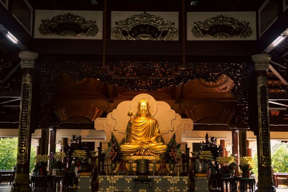 Hình Phật A Di Đà màu vàng kim trang nghiêm