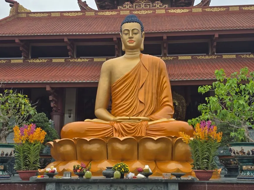 hình phật thích ca ngồi trên đài sen thanh khiết