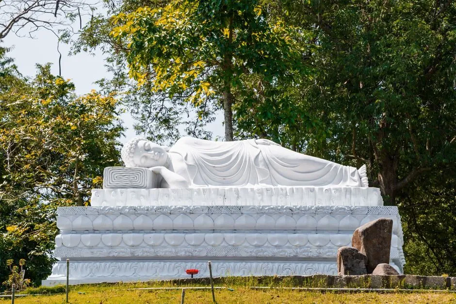 hình phật thích ca nhập niết bàn nằm nghiêng